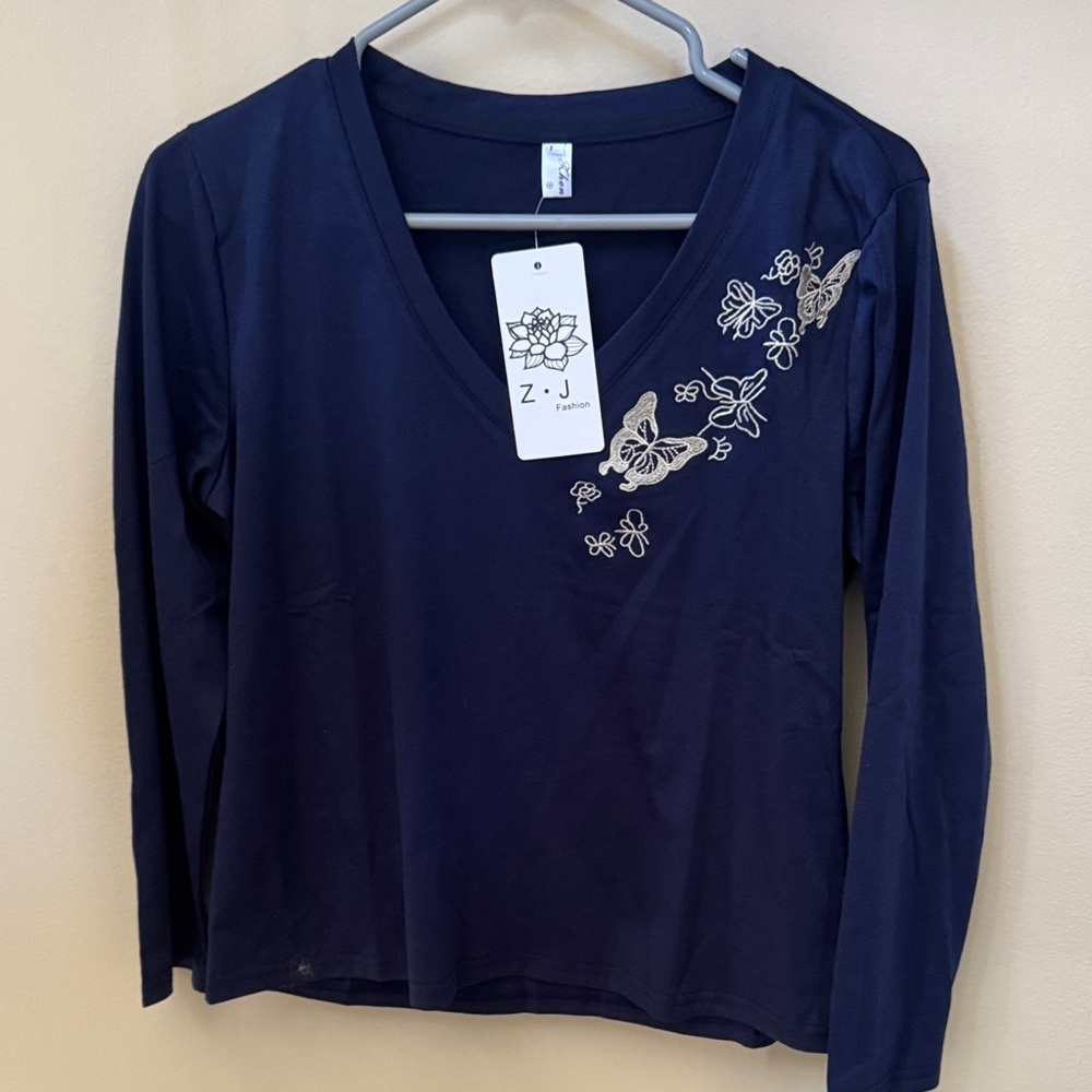 NWT Women's Navy Long-Sleeve V-Neck Top